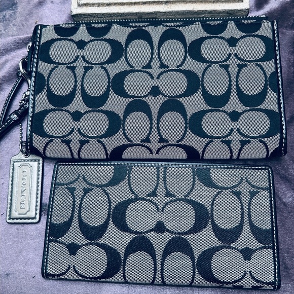 Coach NWOT signature monogram wallet New never used. - Picture 3 of 8